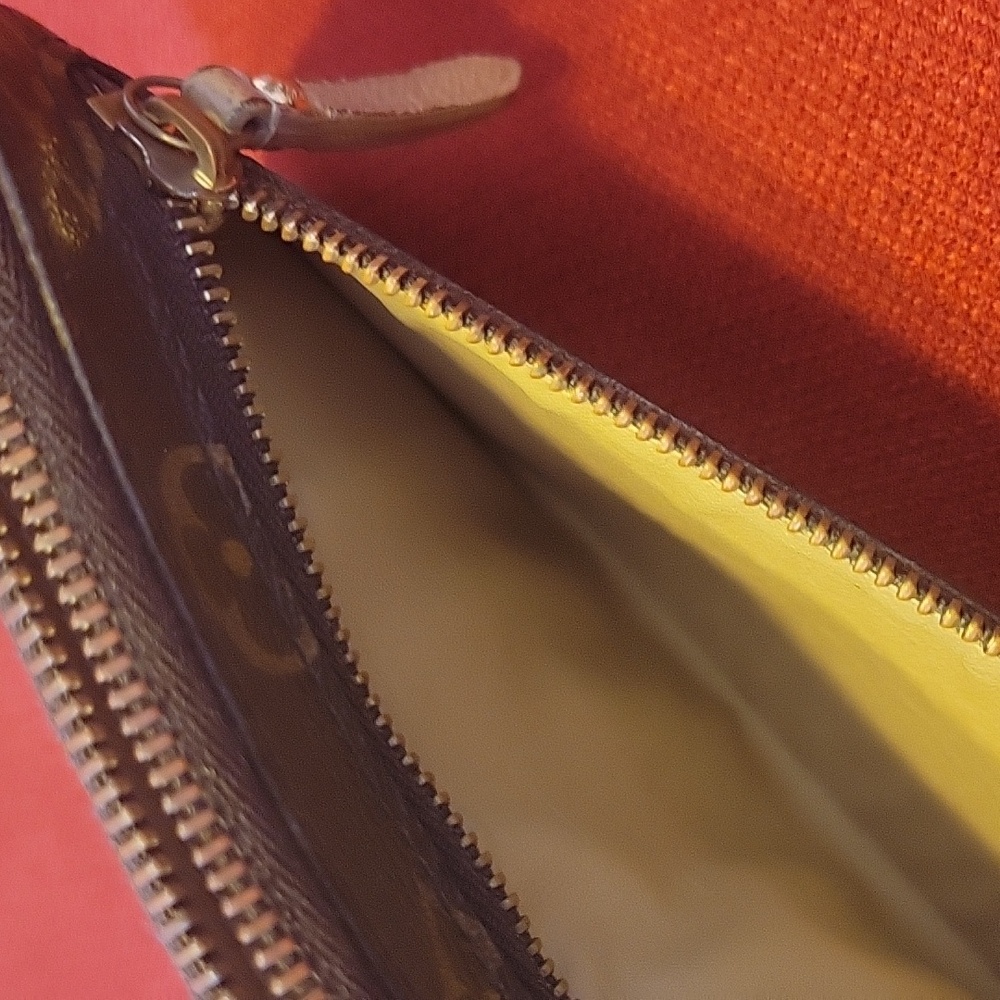 100% Authentic LOUIS VUITTON - Picture 5 of 9